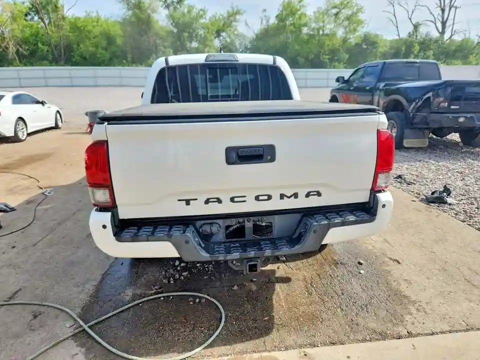 3TMCZ5AN6JM188208 2018 TOYOTA TACOMA TRD-5