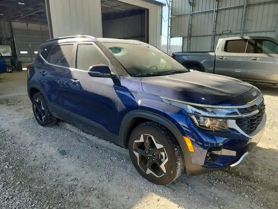 KNDERCAA6R7663744 2024 KIA SELTOS-3