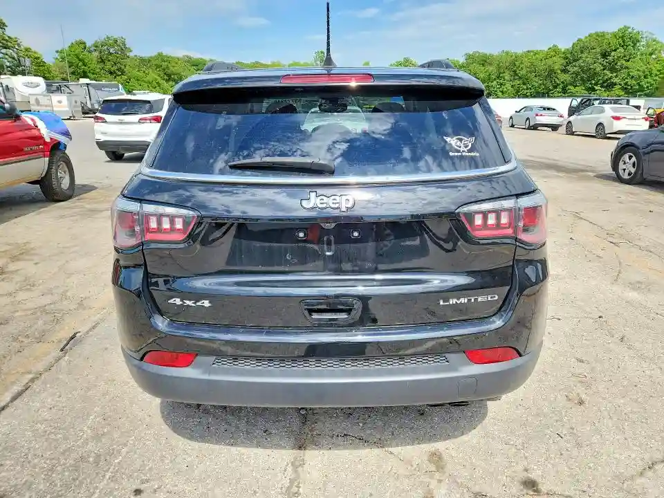 3C4NJDCB5JT329112 2018 JEEP COMPASS-5