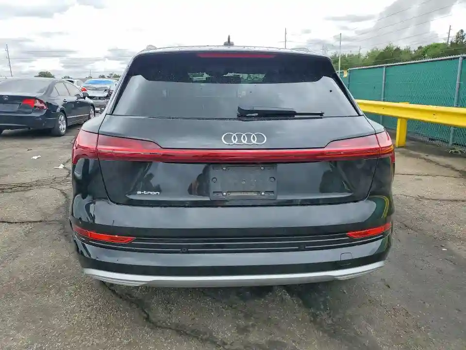 WA1VAAGE0KB020535 2019 AUDI E-TRON-5
