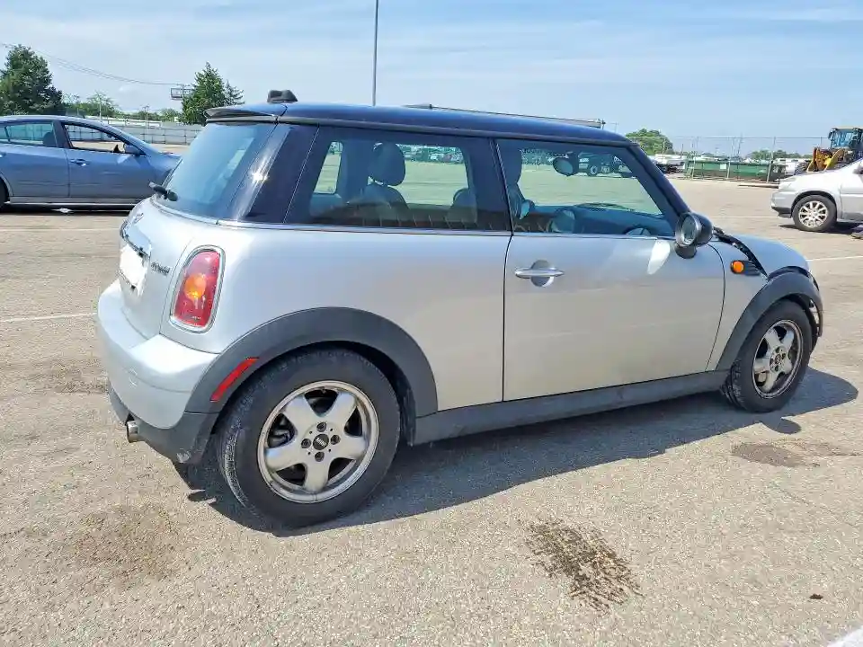 WMWMF3C54ATZ28089 2010 MINI COOPER-2