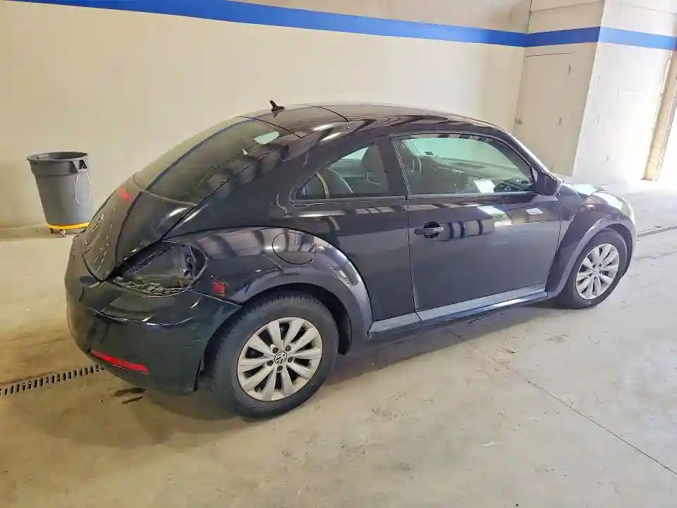 3VWF17ATXGM610517 2016 VOLKSWAGEN BEETLE-2