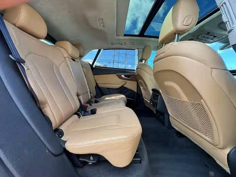 WA1FVAF18KD029107 2019 AUDI Q8-5