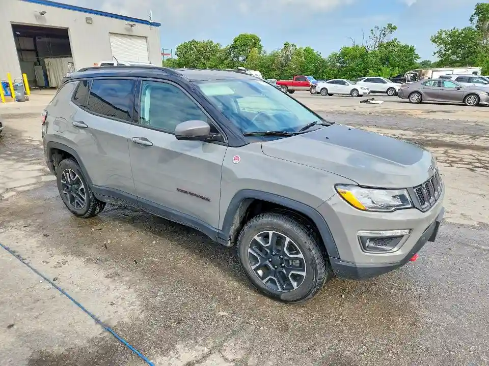 3C4NJDDB8KT690608 2019 JEEP COMPASS-3