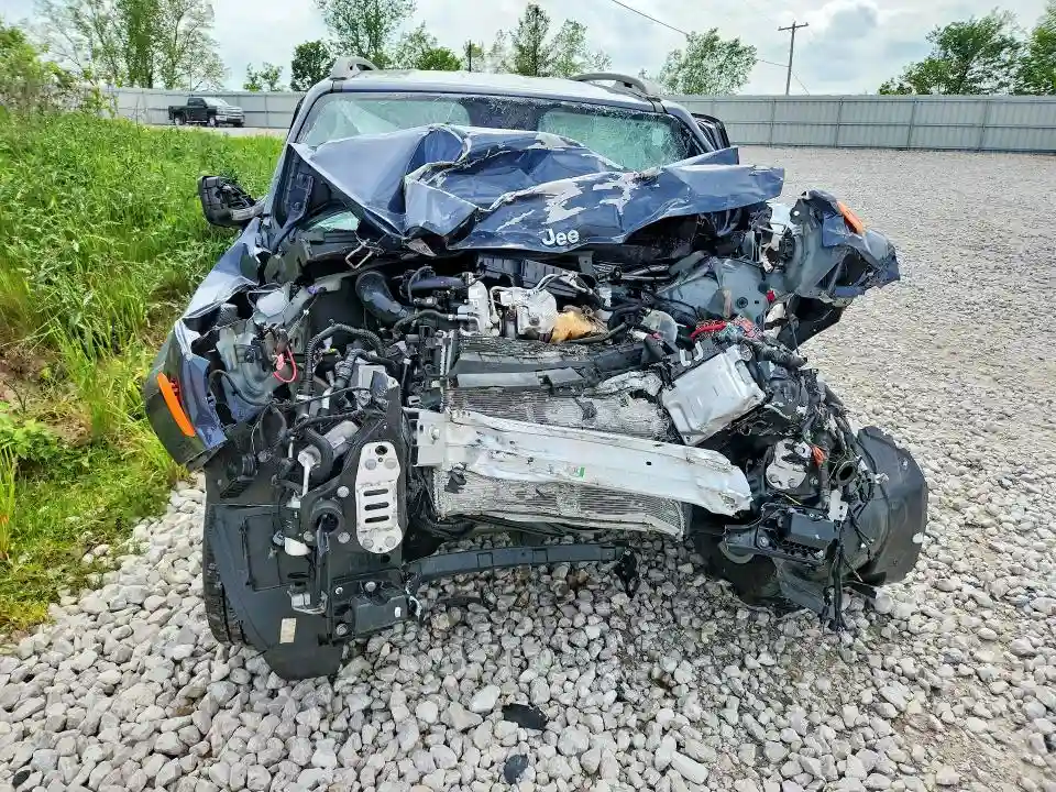 ZACNJDB1XPPP61605 2023 JEEP RENEGADE-4