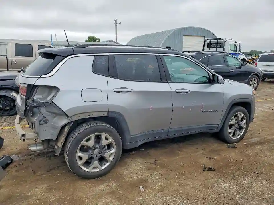 3C4NJDCB1JT265943 2018 JEEP COMPASS-2