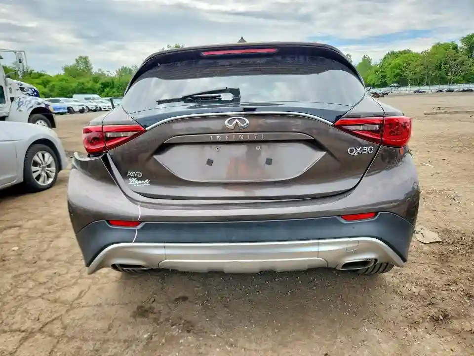 SJKCH5CR9HA034051 2017 INFINITI QX30-5