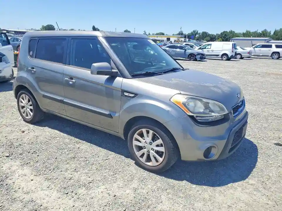 KNDJT2A57D7492475 2013 KIA SOUL-3
