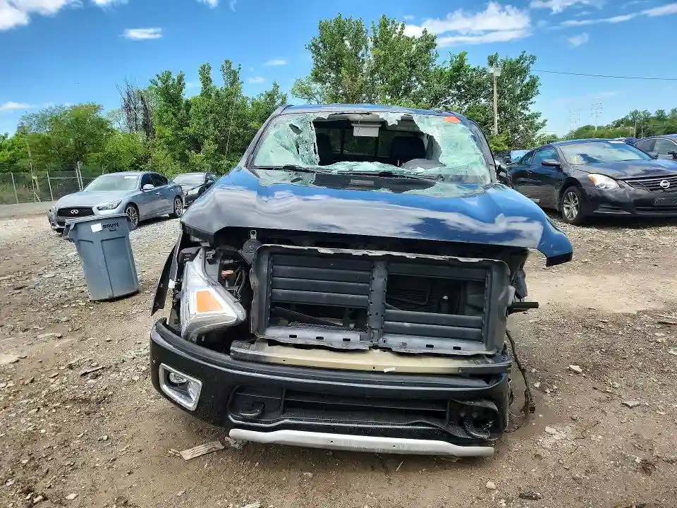 1N6AA1E51JN539370 2018 NISSAN TITAN-4