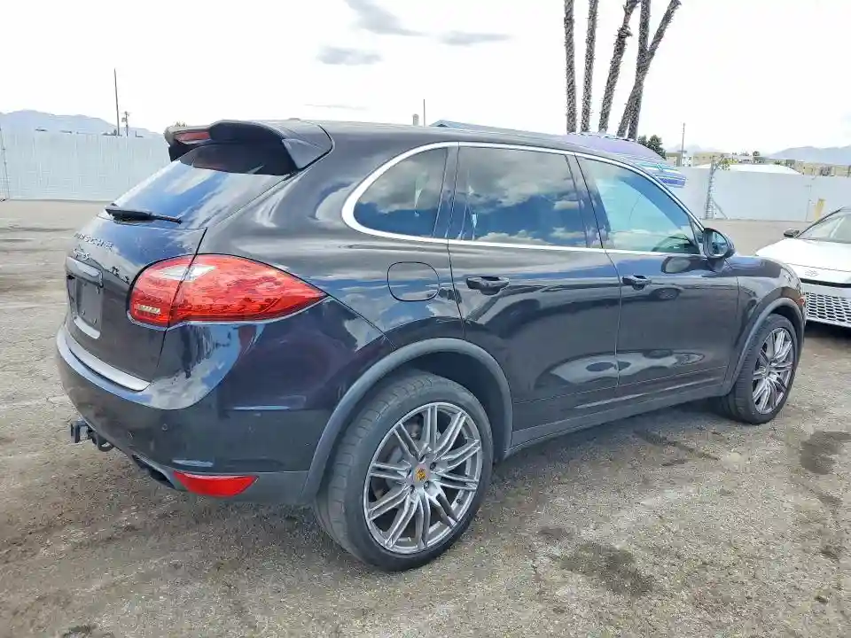 WP1AB2A23BLA42740 2011 PORSCHE CAYENNE-2