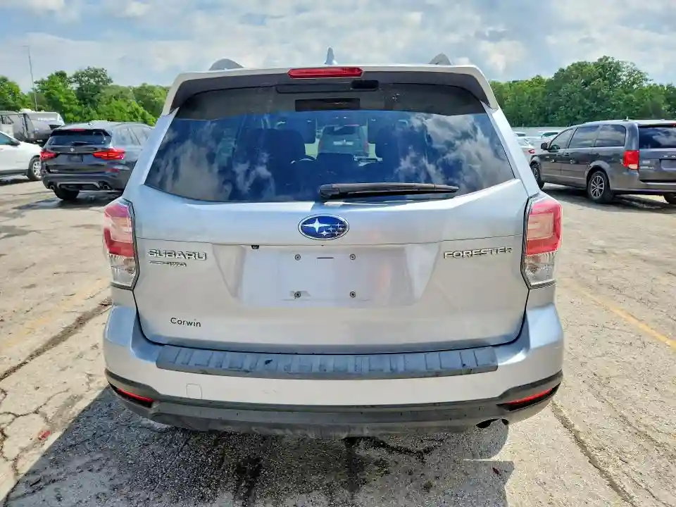 JF2SJAGC1JH450708 2018 SUBARU FORESTER-5
