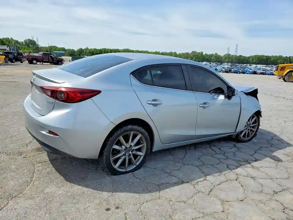 3MZBN1V38JM197790 2018 MAZDA 3-2