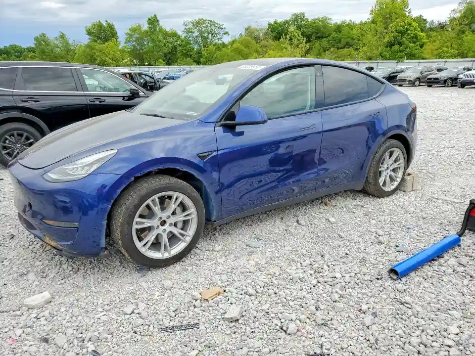 7SAYGDEE2NF439402 2022 TESLA MODEL Y-0