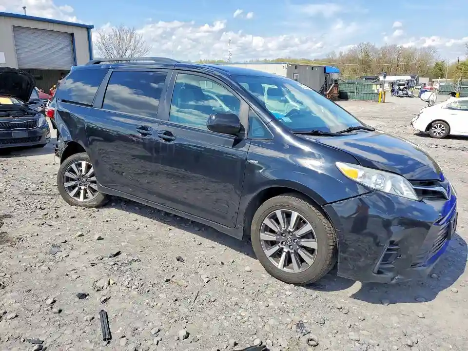 5TDJZ3DC5JS198881 2018 TOYOTA SIENNA-3