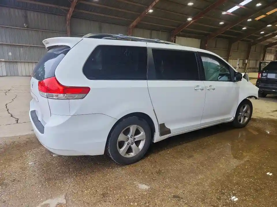 5TDKK3DC5CS196818 2012 TOYOTA SIENNA-2