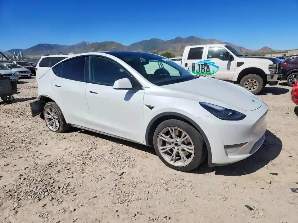 7SAYGAEEXNF518718 2022 TESLA MODEL Y-3