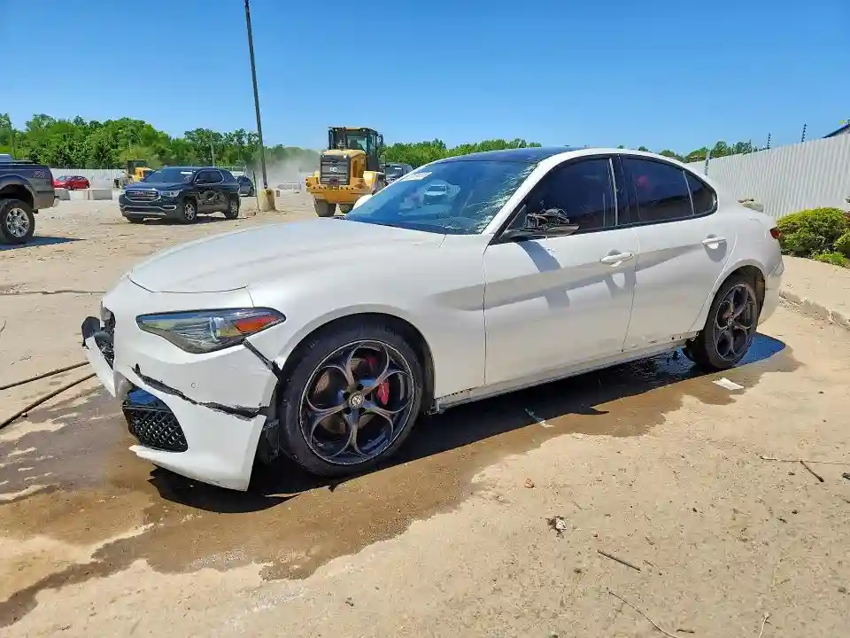 ZARFAEEN5H7560324 2017 ALFA ROMEO GIULIA-0