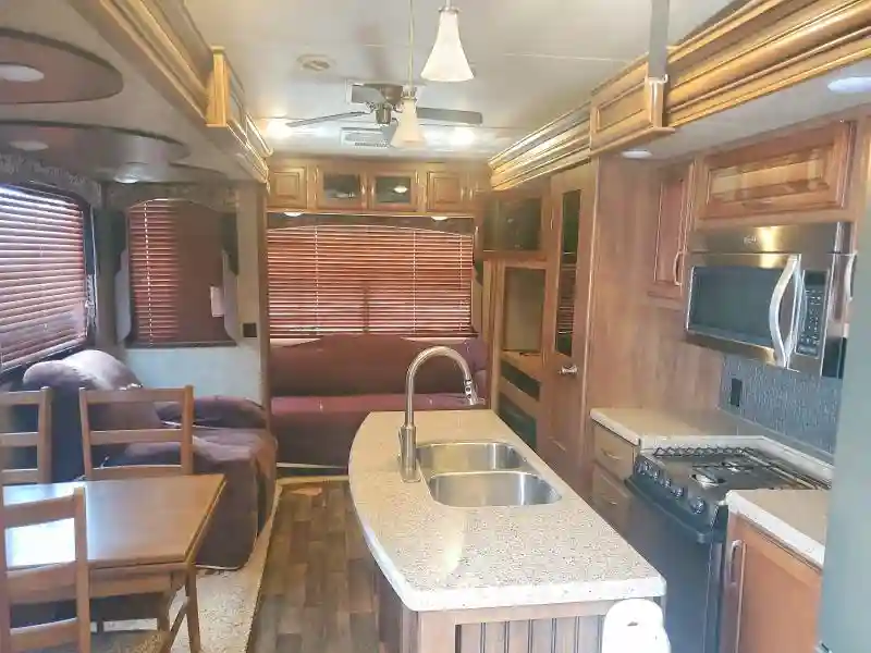 4YDF35327FA740639 2015 KUTB MONTANA-5