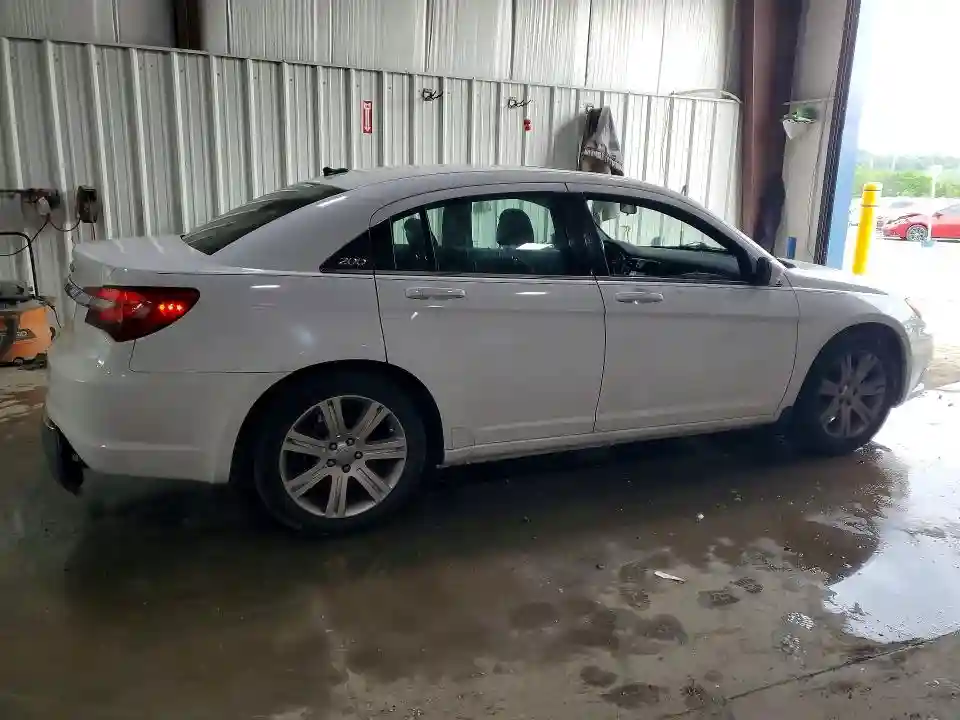 1C3BC1FBXBN623473 2011 CHRYSLER 200-2