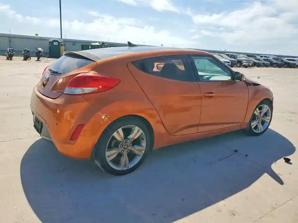 KMHTC6AD7DU086958 2013 HYUNDAI VELOSTER-2