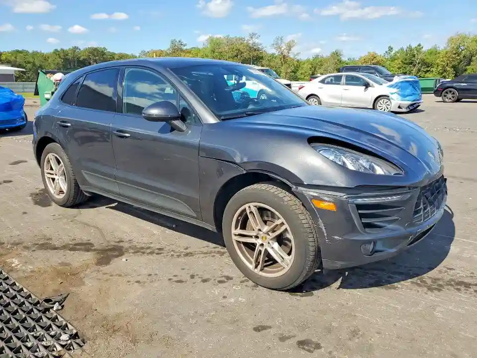 WP1AA2A54HLB82012 2017 PORSCHE MACAN-3