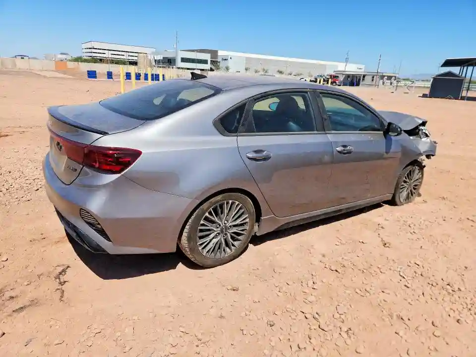 3KPF54AD7NE421832 2022 KIA FORTE-2