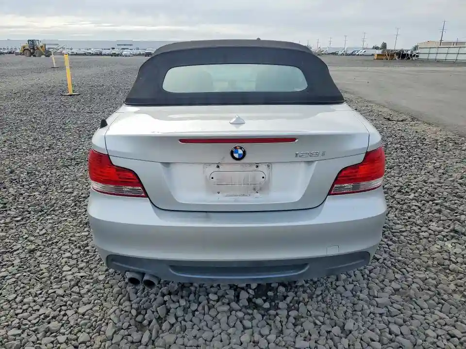 WBAUN1C54AVH82095 2010 BMW 1 SERIES-5