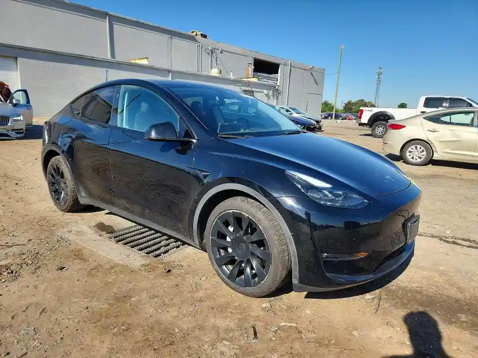 7SAYGAEE6PF924868 2023 TESLA MODEL Y-3