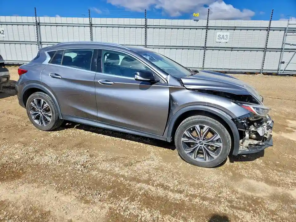 SJKCH5CR4HA026567 2017 INFINITI QX30 LUXUR-3
