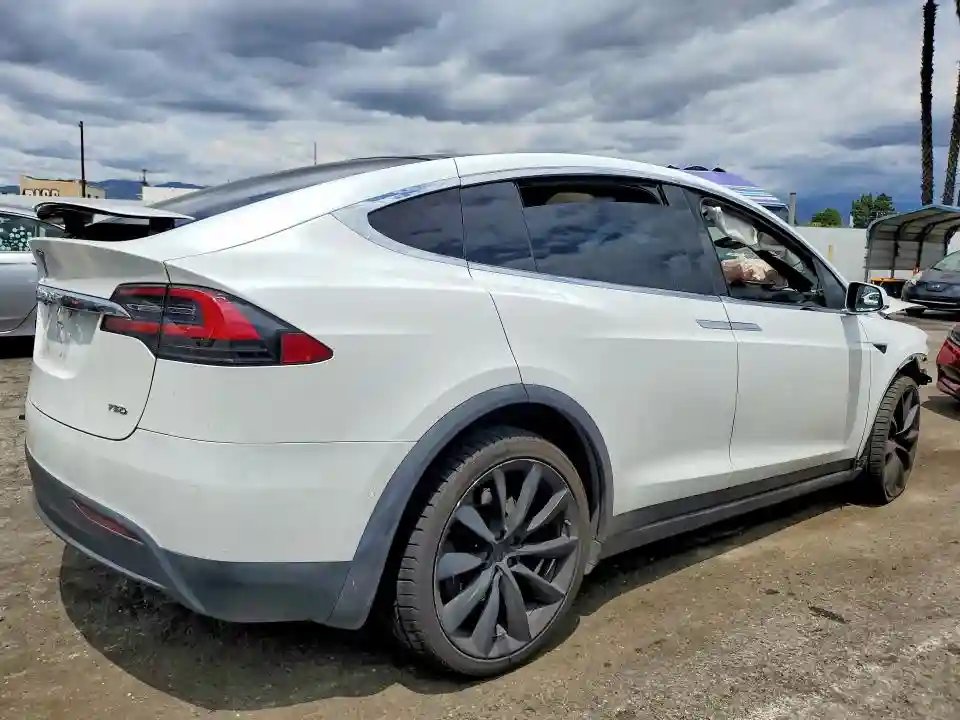 5YJXCBE26JF137362 2018 TESLA MODEL X-2