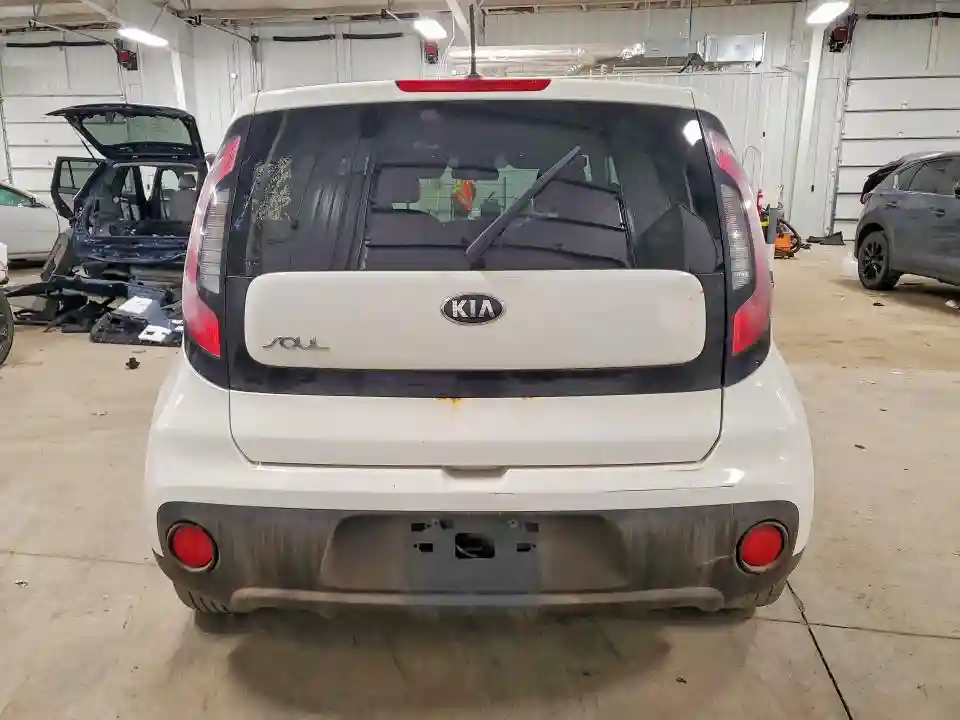KNDJN2A21J7894570 2018 KIA SOUL-5