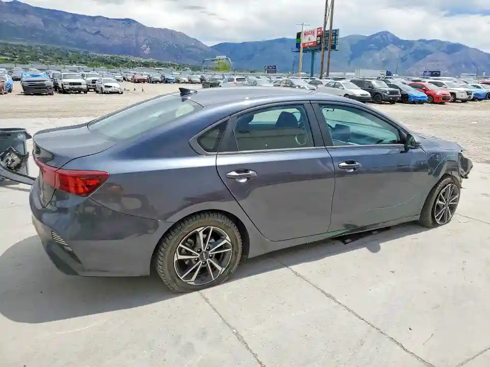 3KPF24AD3PE602843 2023 KIA FORTE LXS-2