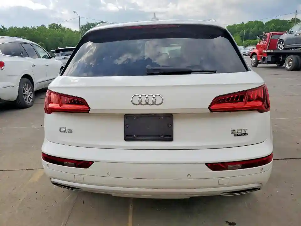 WA1BNAFY5J2001450 2018 AUDI Q5-5