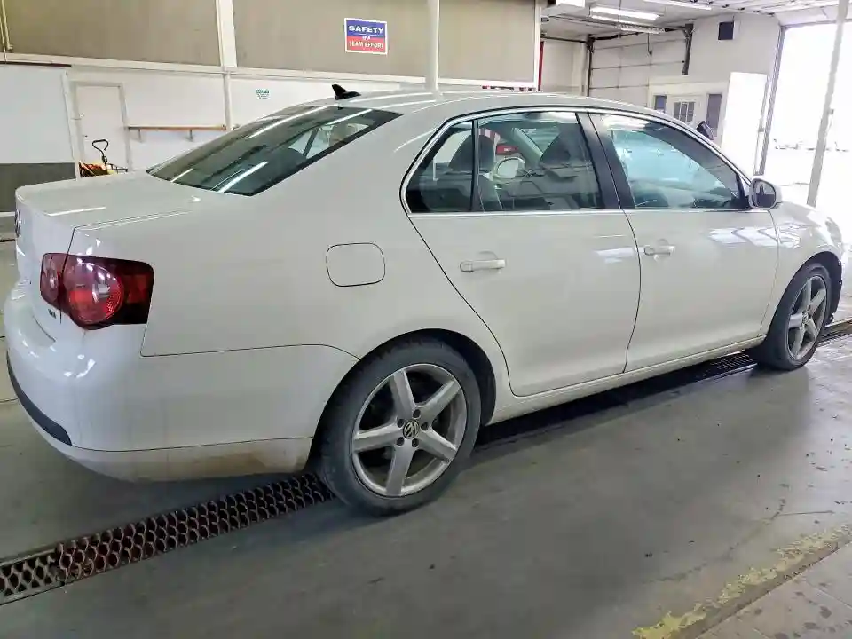 3VWRL7AJ2AM175652 2010 VOLKSWAGEN JETTA-2