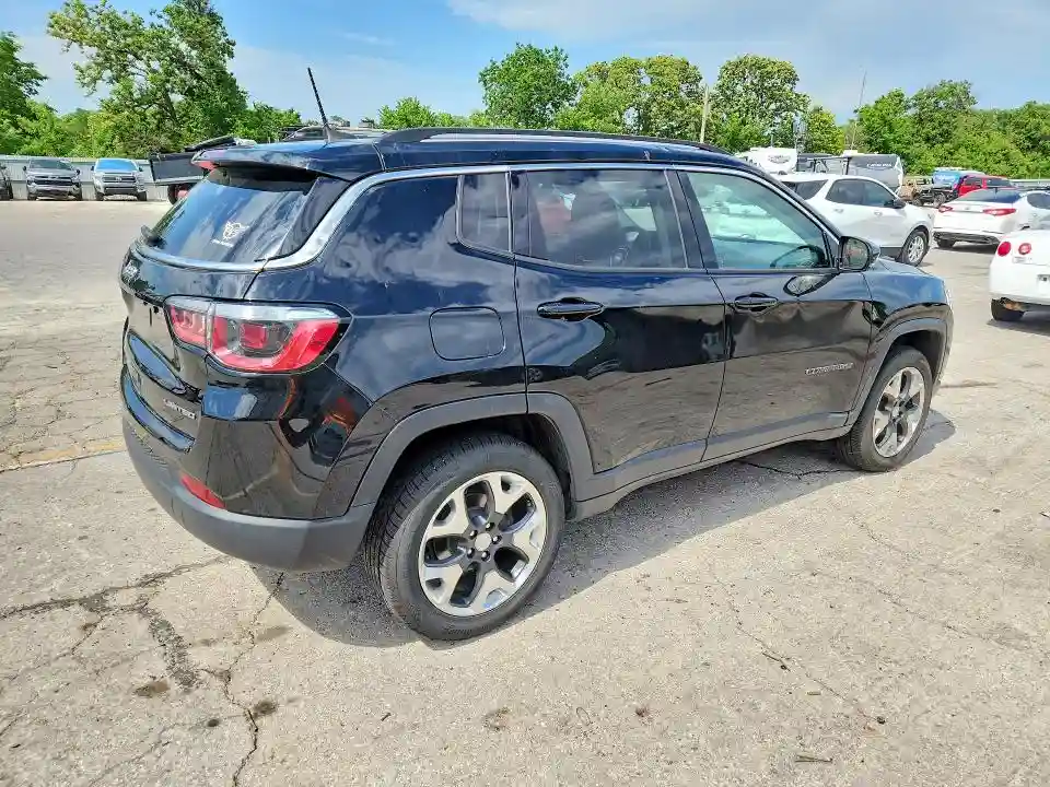 3C4NJDCB5JT329112 2018 JEEP COMPASS-2
