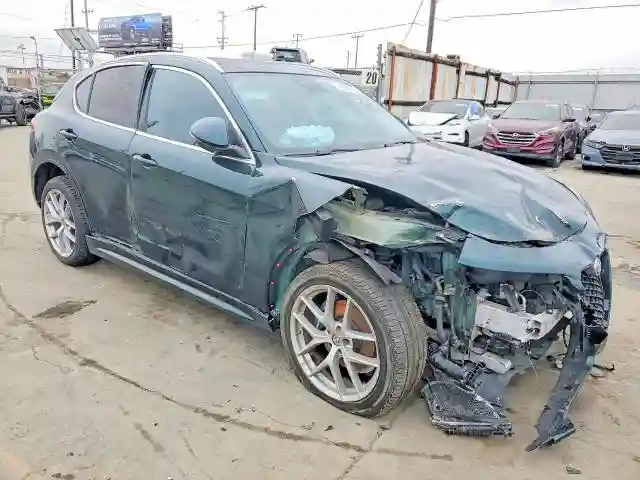 ZASPAKBN1M7D03986 2021 ALFA ROMEO STELVIO-3