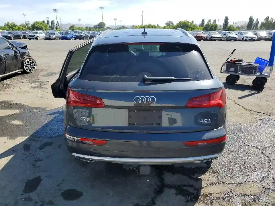 WA1BNAFY3J2222870 2018 AUDI Q5-5