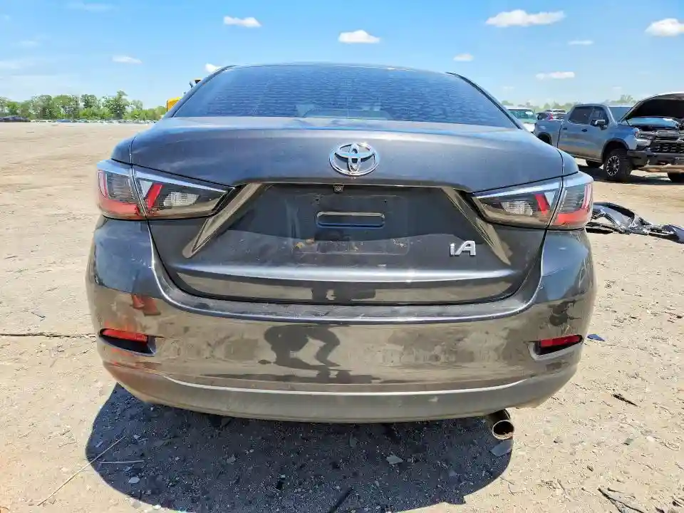 3MYDLBYV5JY333842 2018 TOYOTA YARIS-5