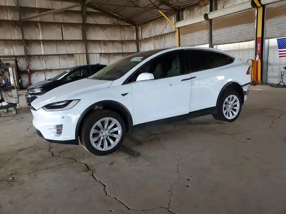 5YJXCBE20GF007831 2016 TESLA MODEL X-0