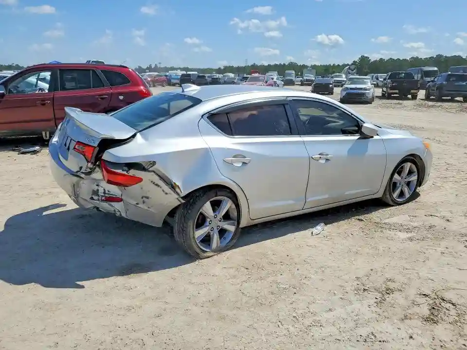 19VDE1F54DE005557 2013 ACURA ILX-2