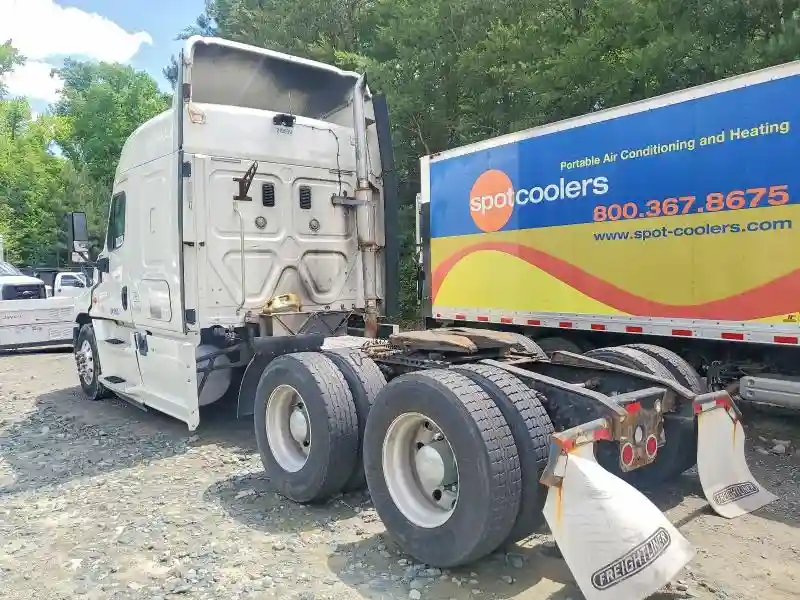1FUJGLDV7FLGF3740 2015 FREIGHTLINER ALL OTHER-2
