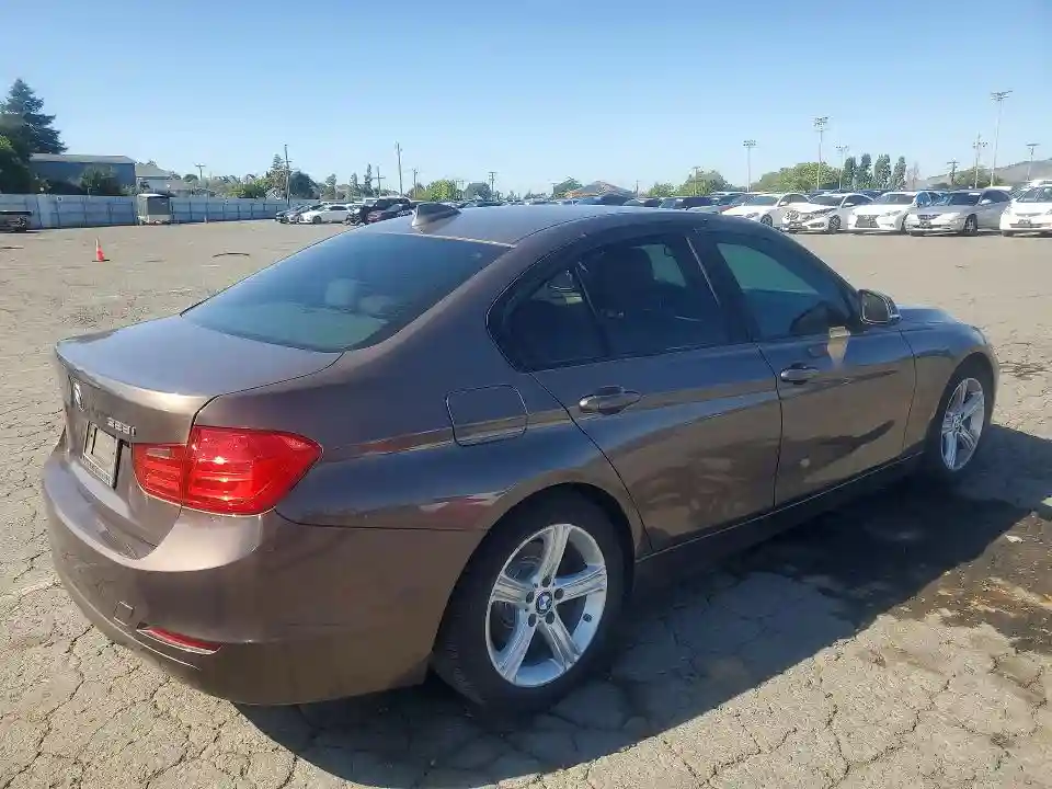 WBA3C1G5XDNR44132 2013 BMW 3 SERIES-2