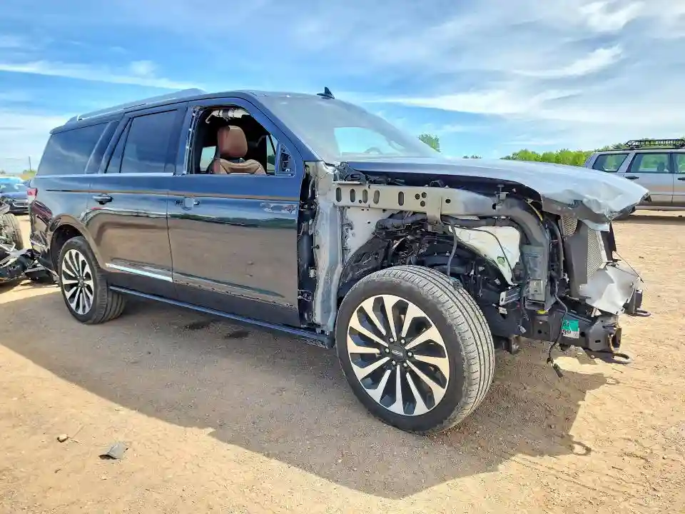 5LMJJ3LG9REL09518 2024 LINCOLN NAVIGATOR-3