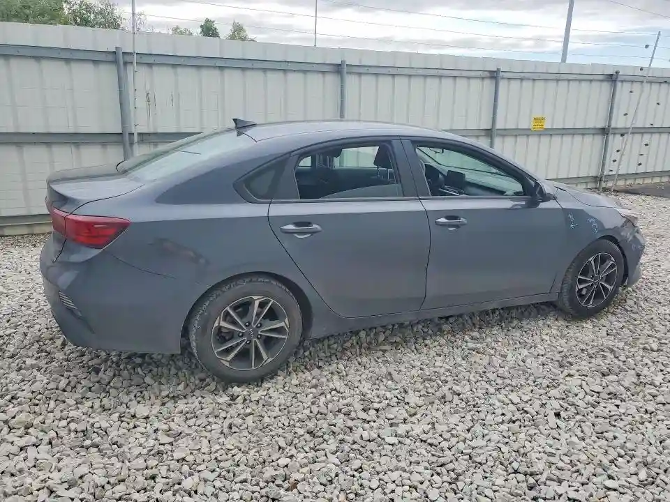 3KPF24AD1RE798865 2024 KIA FORTE LXS-2