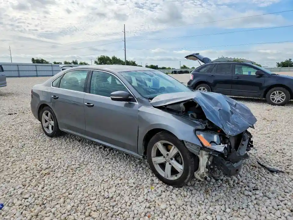1VWBH7A31DC012663 2013 VOLKSWAGEN PASSAT-3