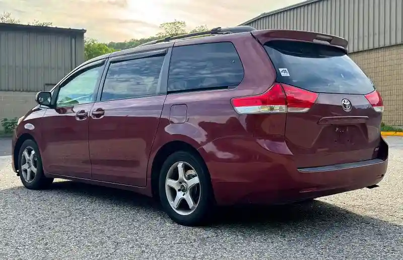 5TDYK3DC7ES525497 2014 TOYOTA SIENNA-2