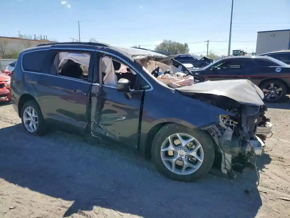 2C4RC1FGXJR106178 2018 CHRYSLER PACIFICA-3