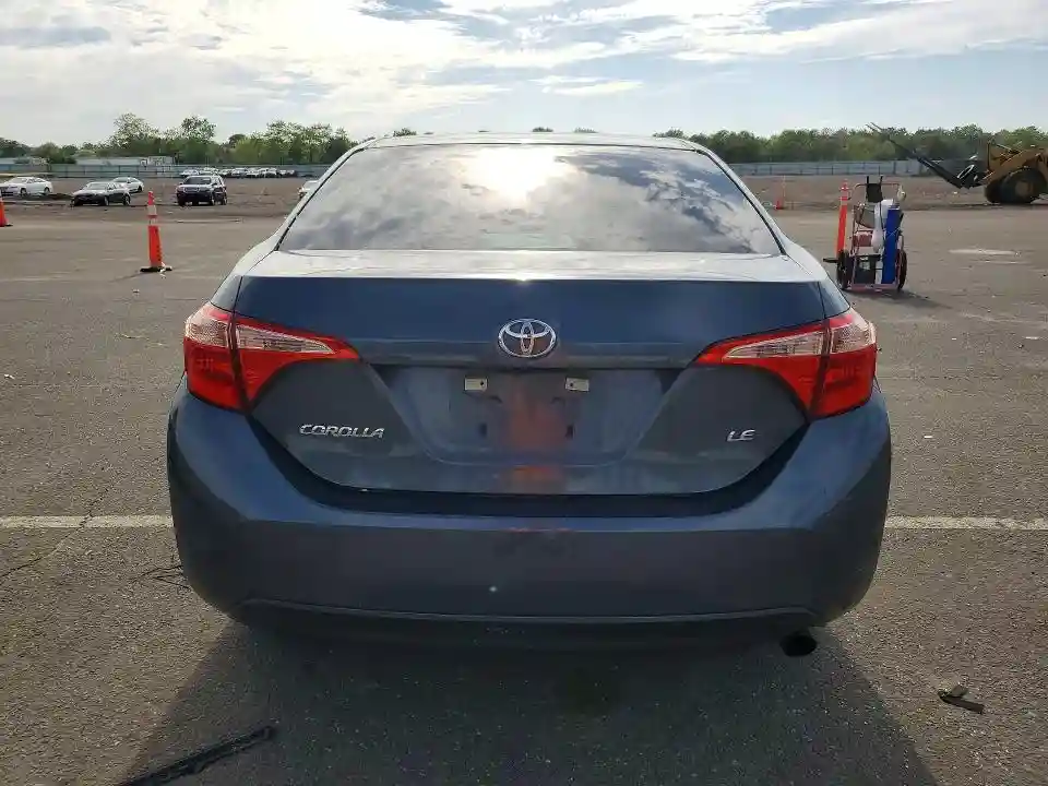 5YFBURHE2JP854755 2018 TOYOTA COROLLA-5