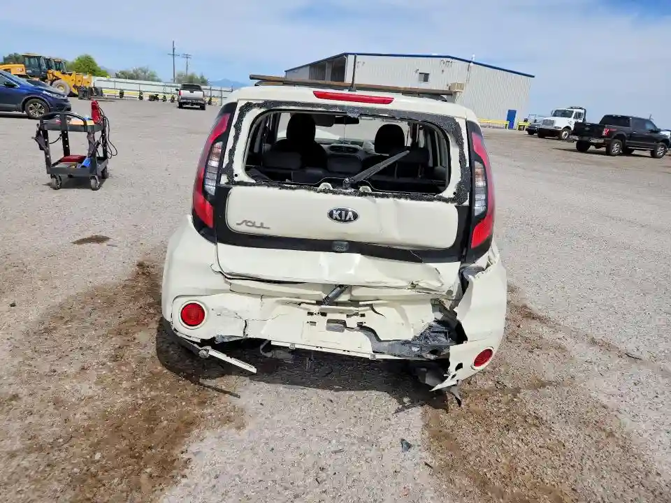 KNDJN2A15J7582954 2018 KIA SOUL-5