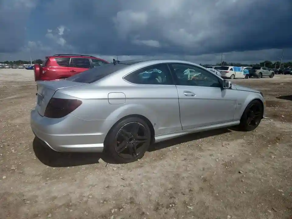 WDDGJ4HB0CF765726 2012 MERCEDES-BENZ C-CLASS-2